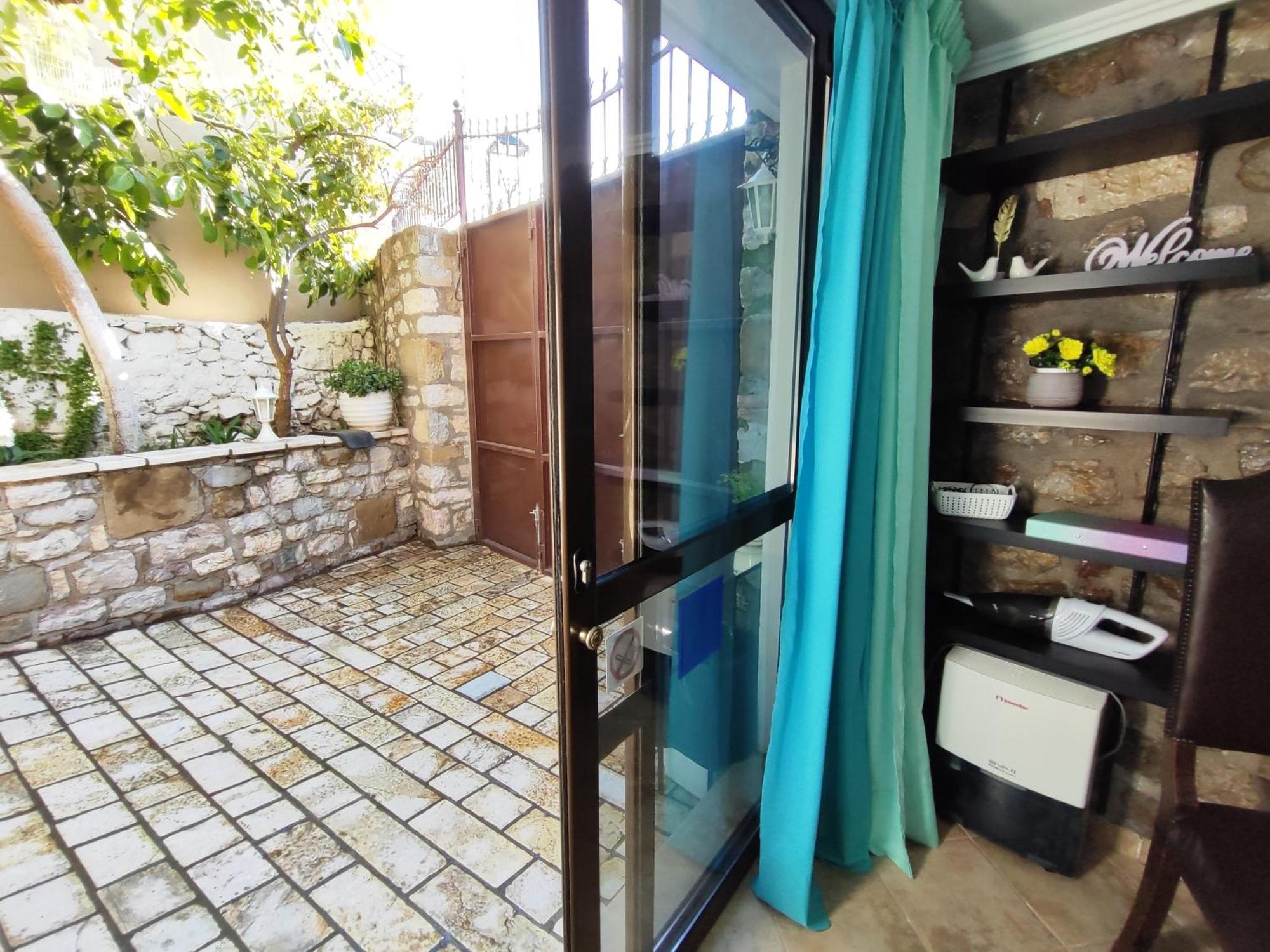 Naupactus Unique Harbor Apartment In A Stone House! Nafpaktos Exterior foto